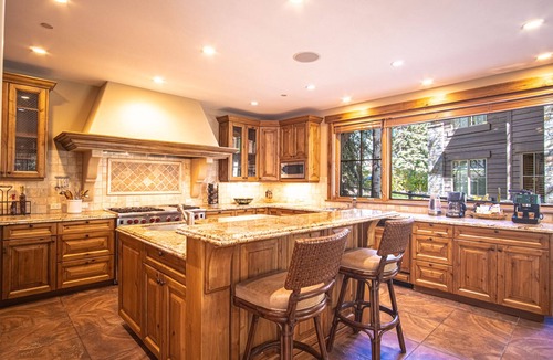 Warm Springs Condo | Lux Baldy Vista at Warm Springs Home + Hot Tub - Walk to SV Ski Lifts