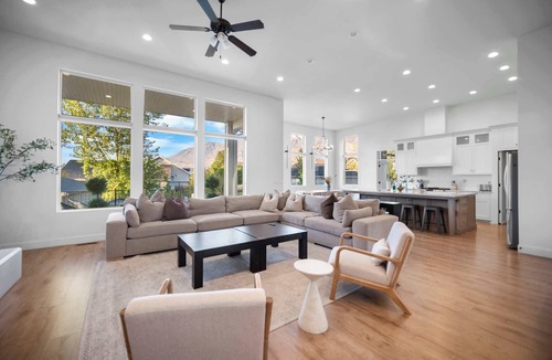 Lindon House | Luxe Group Retreat with Spa + Gym + Pickleball