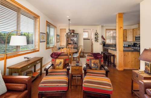 Warm Springs Condo | Luxurious, affordable condo one mile from downtown