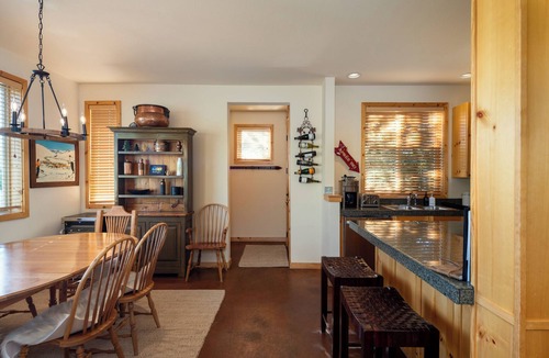 Warm Springs Condo | Luxurious, affordable condo one mile from downtown
