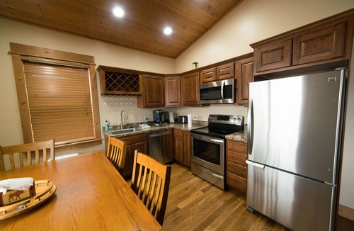 Livingston Cabin | Luxurious cabin on the Yellowstone River with Pond, Five Miles from Chico