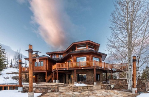 Game Creek House | Luxurious Hillside Lodge on a Working Wyoming Ranch