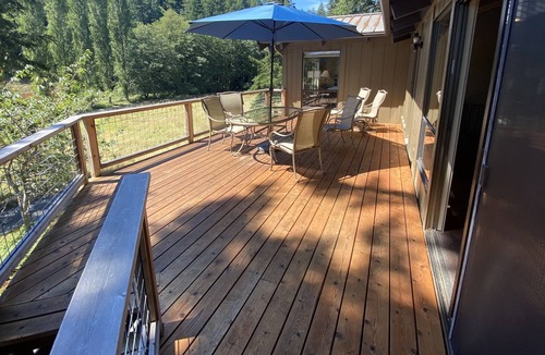 Orcas House | Luxuriously re-modeled cottage minutes from the Ferry