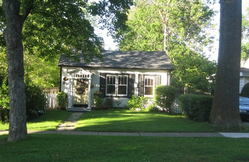 Old Town Historic District Cottage | Luxury 1835 Cottage. Right in historic centre near Shaw Theatre. Private parking