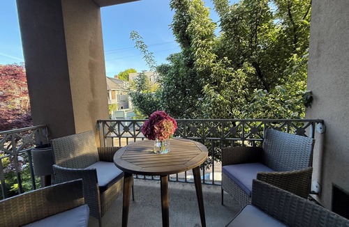 Willamette Heights House | Luxury 2bd/2.5 bath fully furn townhome in best area near NW 23rd & trails.