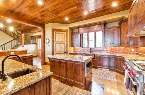 Fish Haven House | Luxury Bear Lake Retreat–THE MOOSE–Sleeps 40–Theater/Pickleball/Sport Court/Pool