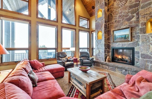 Fish Haven House | Luxury Bear Lake Retreat–THE MOOSE–Sleeps 40–Theater/Pickleball/Sport Court/Pool