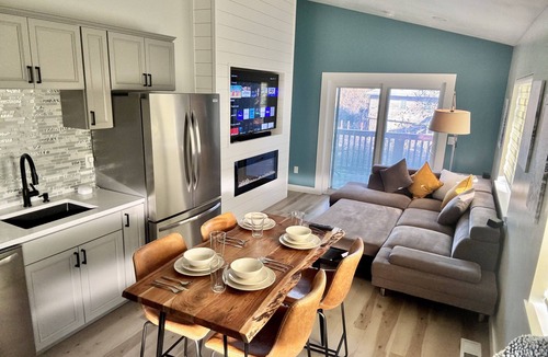 Logan Apartment | Luxury brand new private guesthouse With deck in downtown