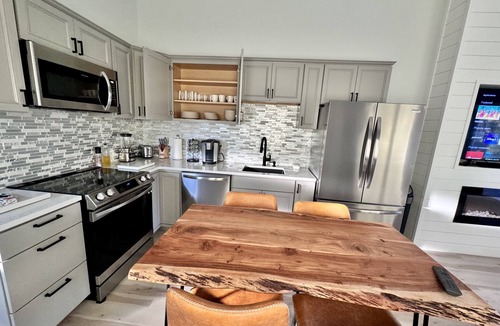 Logan Apartment | Luxury brand new private guesthouse With deck in downtown