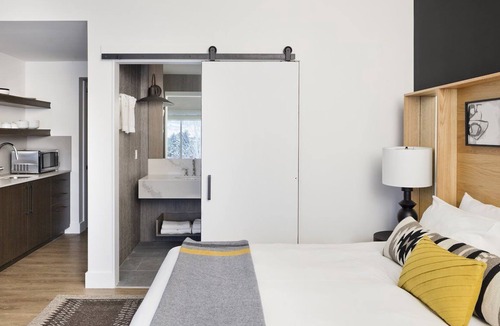 Teton Village Hotel | Luxury Comfort at Gravity Haus Jackson Hole! King + Sofa, 3 Units