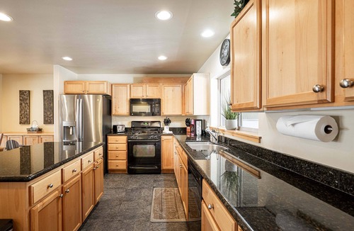 Bear Hollow Village House | Luxury Community Amenities, Central Location, Private Hot Tub & Pet-Friendly!