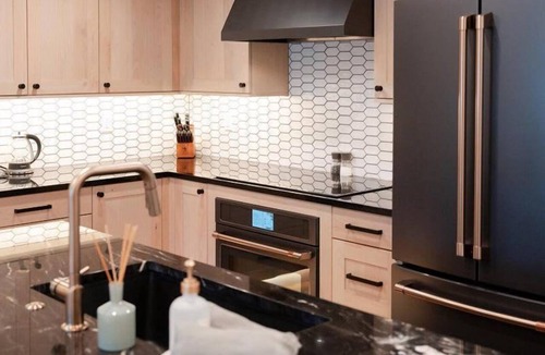 Wapato Point Condo | Luxury Condo E1 + Hot tub at Wapato Point Chelan