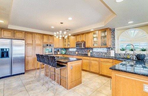 Pleasant Valley House | LUXURY DREAM HOME, 6 bdrm, gameroom, firepits, pool, hot tub, 5000 sq ft
