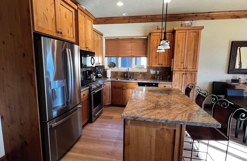 Eden House | Luxury Eden Home: 8 bedrooms, Full valley views, Hot Tub, Amenities & Pets OK!