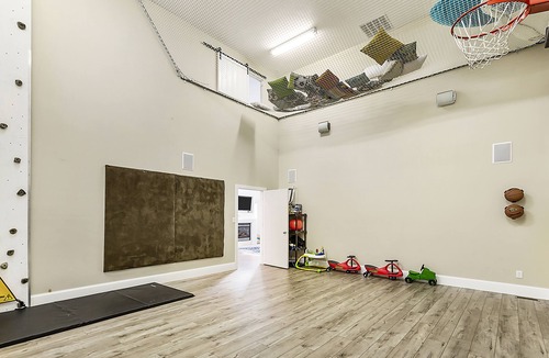 Idaho Falls House | Luxury Home w/5 Bath, Indoor BBall Court, Comfortably 30+ Idaho Falls