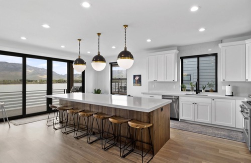 Ogden House | Luxury Lakefront Ski Home Close to 3 Epic Ski Resorts ⛷️