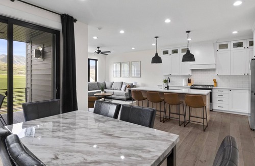 Ogden House | Luxury Retreat by Lake & Snowbasin Skiing