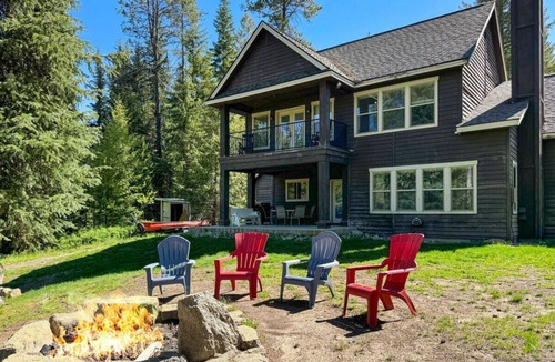 Donnelly Cabin | Luxury Shoreline Cabin Overlooking Lake Cascade