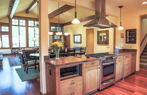 Ketchum House | Luxury ski chalet with mountain views, minutes to ski lifts