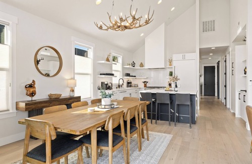 Roslyn House | Luxury Suncadia Retreat with Hot Tub, Game Room, Meadow Views, Sleeps 12