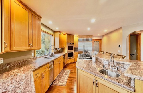 Retsil House | Luxury Waterfront Home, Sleeps 14, 4BR + Bonus Room, Private Beach & Pickleball