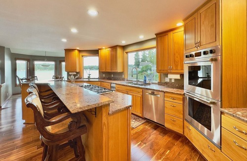 Retsil House | Luxury Waterfront Home, Sleeps 14, 4BR + Bonus Room, Private Beach & Pickleball