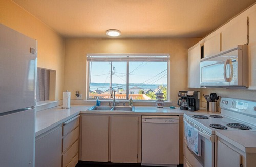 North End Apartment | Main Floor Duplex Unit - Huge Deck w/Water Views