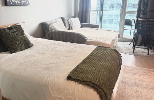 Downtown Toronto Condo | Maple leaf square