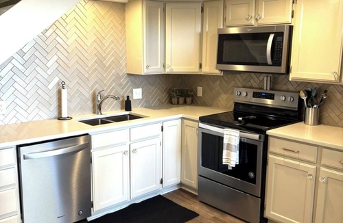 Orchard South Apartment | Marvelous studio apartment with pickleball court in welcoming Orem neighborhood