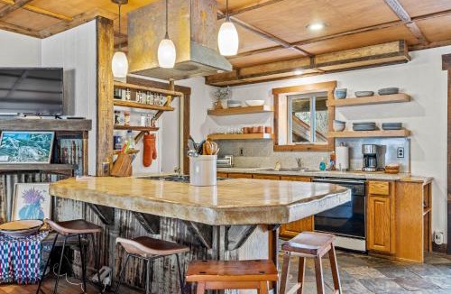 New Meadows House | Meadows Valley Retreat - Pet-friendly home with fire pit, large fenced yard, and trailer parking.