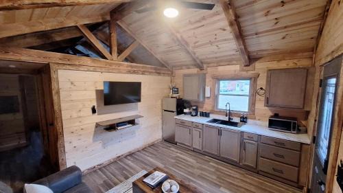 Superior House | Micham's Clark Fork River Retreat River Front, Mountain View Fire Pit Cabin 5