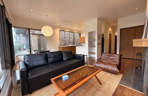 Westlake Apartment | Mid Century Modern 2-bedroom apartment in the heart of Seattle