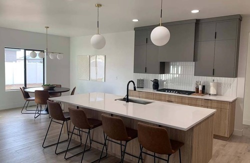 Kimberly House | Minutes from Shoshone Falls! Family sized home with office & stocked kitchen.