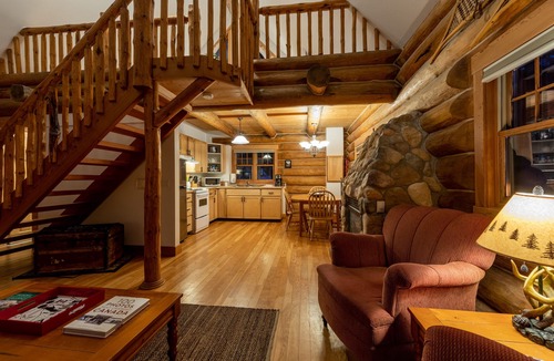 Golden Cabin | Moberly Lodge