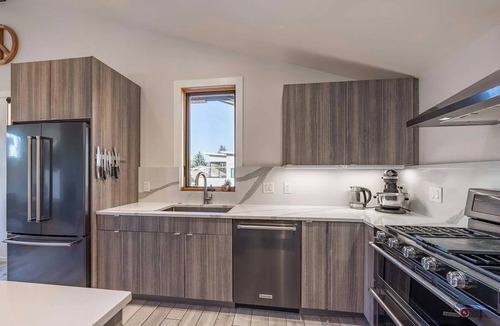 Jackson House | Modern 2-bedroom home within walking distance to Jackson Hole Town Square