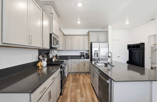 Eagle House | Modern 4BR Home in Eagle | Sleeps 11 | Pool, Park, Near Boise
