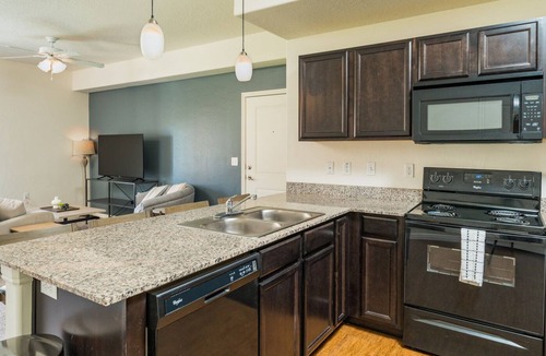 Pleasant Grove Apartment | Modern Apartment in Prime Location (ID5488X40)