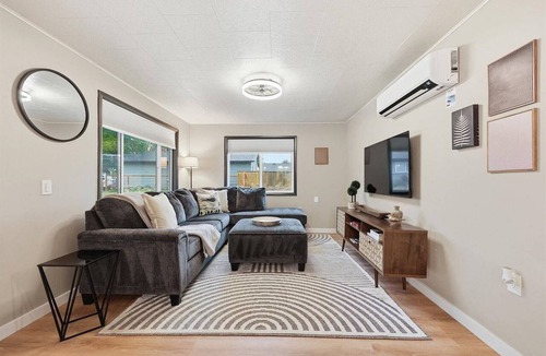 Boise Bench House | Modern Comfort for Your Fam & Your Dog(s)! >10 min to BSU, Downtown, & Airport | BBQ | RV Parking