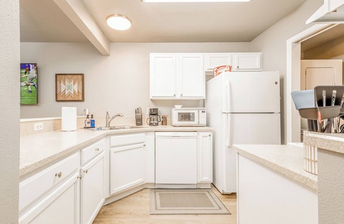 Veterans Park House | Modern Comfort with Western Flair – 3BR/2BA Townhome!