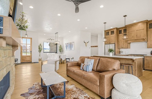 Driggs House | Modern home for families + dogs. Walk to Main St