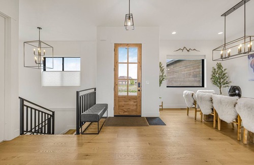 Driggs House | Modern home for families + dogs. Walk to Main St