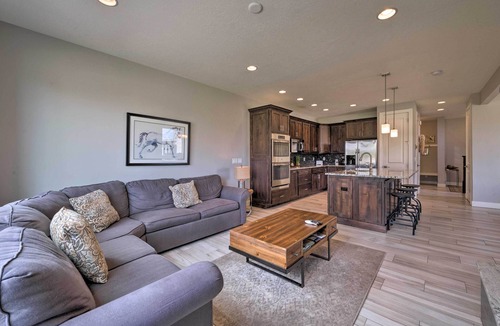 Ogden House | Modern Huntsville Resort Retreat w/Deck & Hot Tub