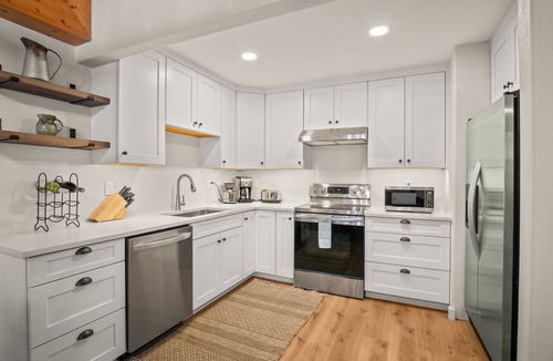 Ketchum Condo | Modern Ketchum Condo: Steps to Atkinson Park & Trail - Walk to Town - Dogs OK