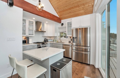 Warm Beach House | Modern Lakefront home, 3 bds, 2 baths, dock, gazebo, kayaks, and fishing.