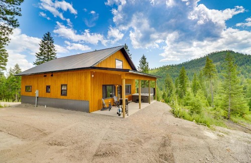 Lakeside House | Modern Lakeside Cabin w/Mountain Views & Hot Tub!