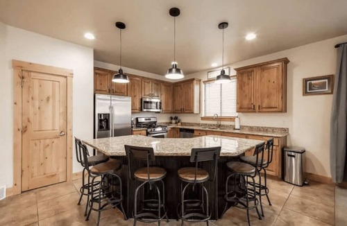 Bear Hollow Village House | Modern Mountain Home + Hot Tub | Kodiak
