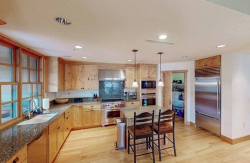 Elkhorn Village Apartment | Modern mountain penthouse close to hikes & skiing