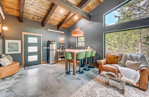 Polson Cabin | Modern Polson Cabin w/Deck Near Flathead Lake!