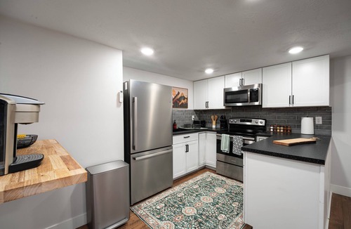 Bountiful House | Modern Ski Retreat, Hot Tub + 15 Min to SLC