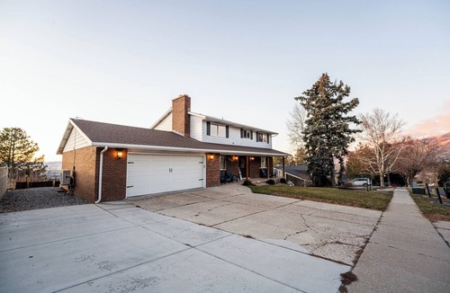 Bountiful House | Modern Ski Retreat, Hot Tub + 15 Min to SLC